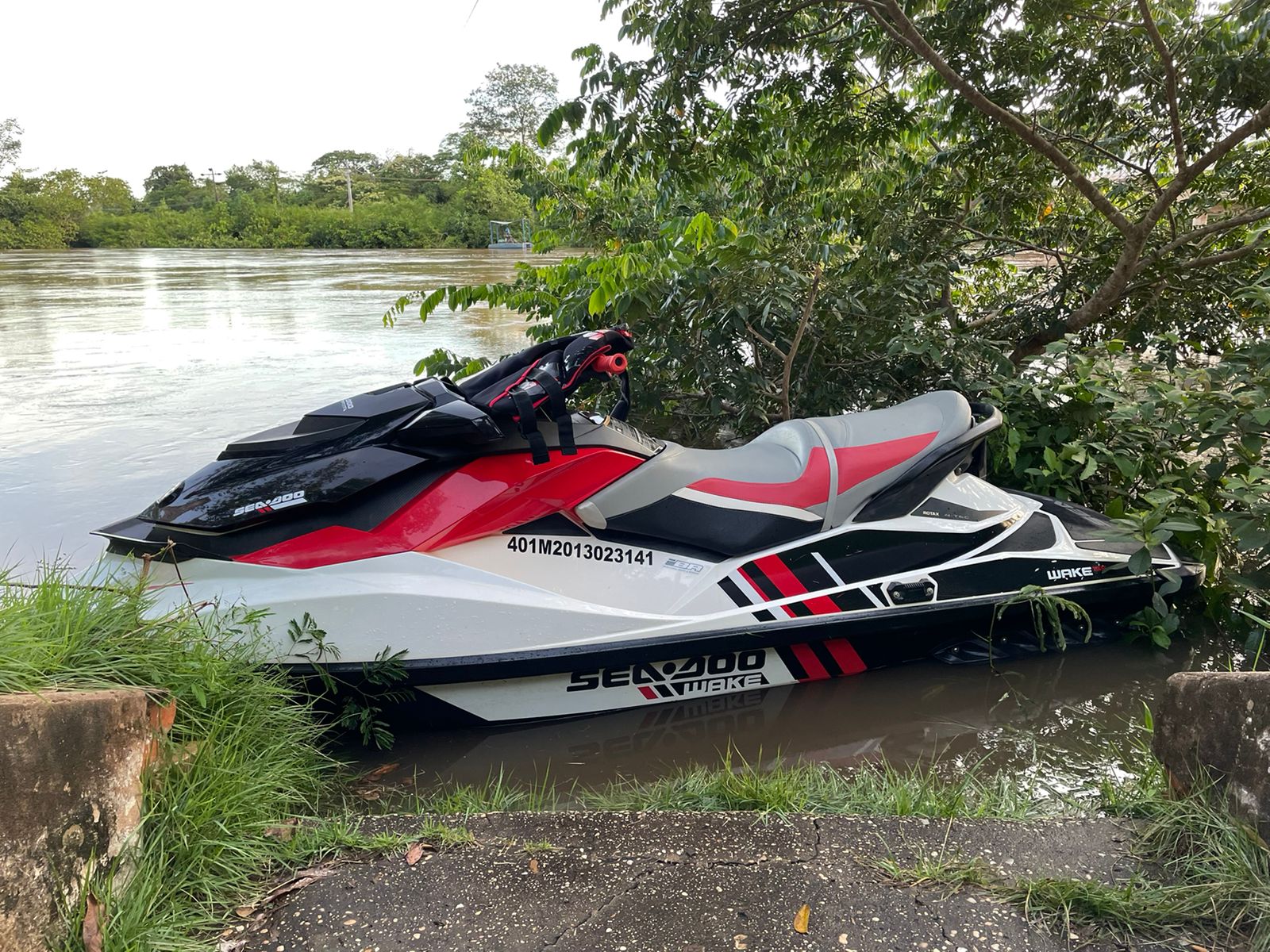 Jet Ski Sea Doo Wake pro 2013