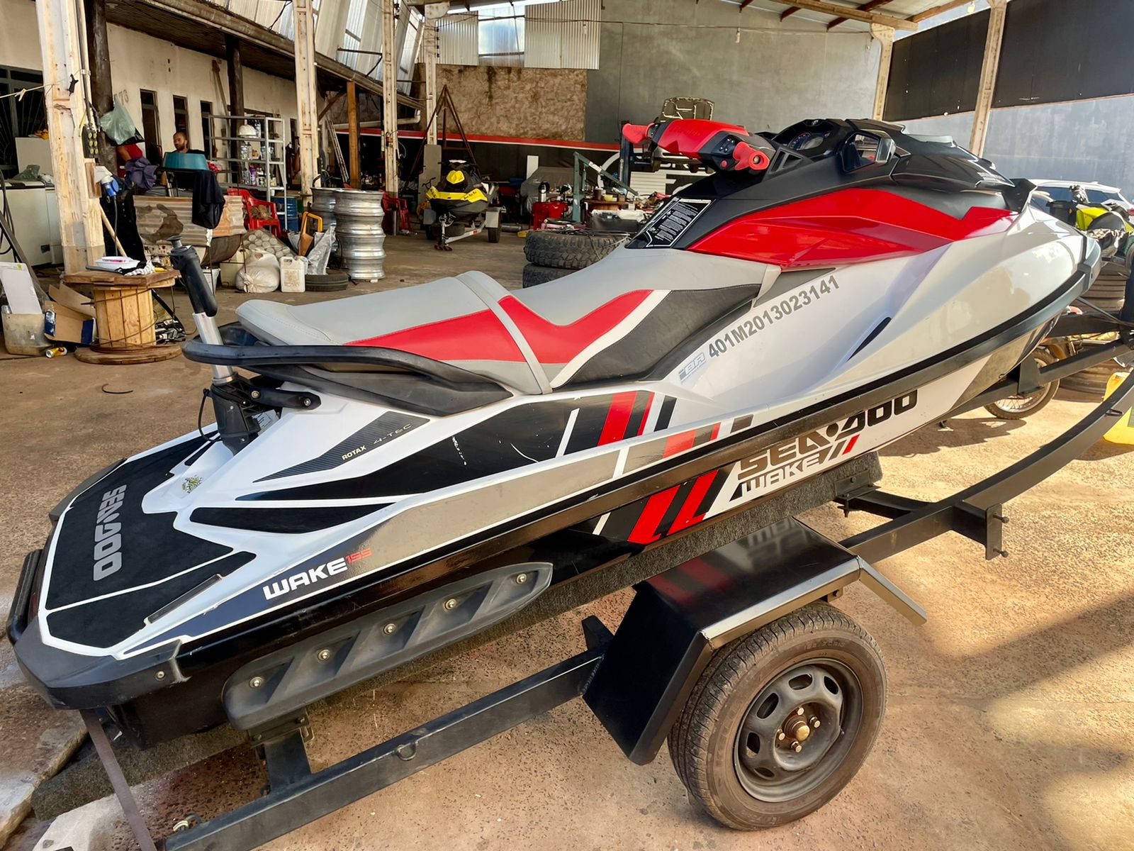 Jet Ski Sea Doo Wake pro 2013